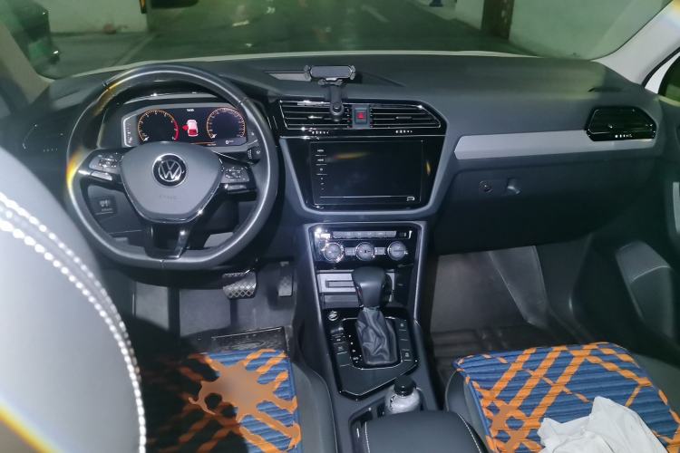Used Volkswagen Tiguan L 2021 330TSI Automatic Two-Wheel Drive Smart Edition Center Console