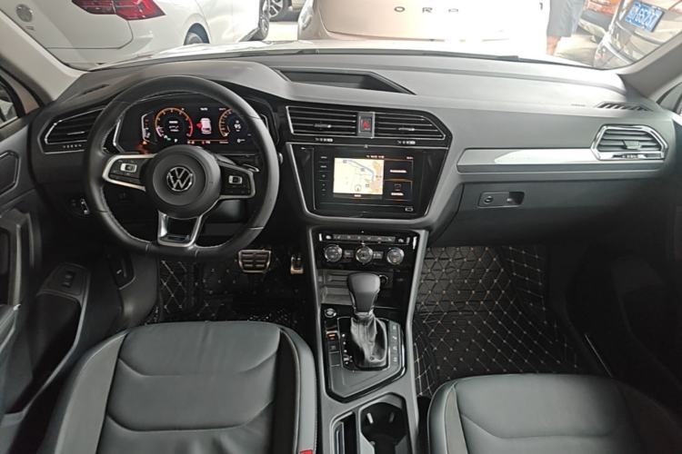 Used Volkswagen Tiguan L 2021 330TSI Automatic Two-Wheel Drive R-Line Enhanced Edition Center Console