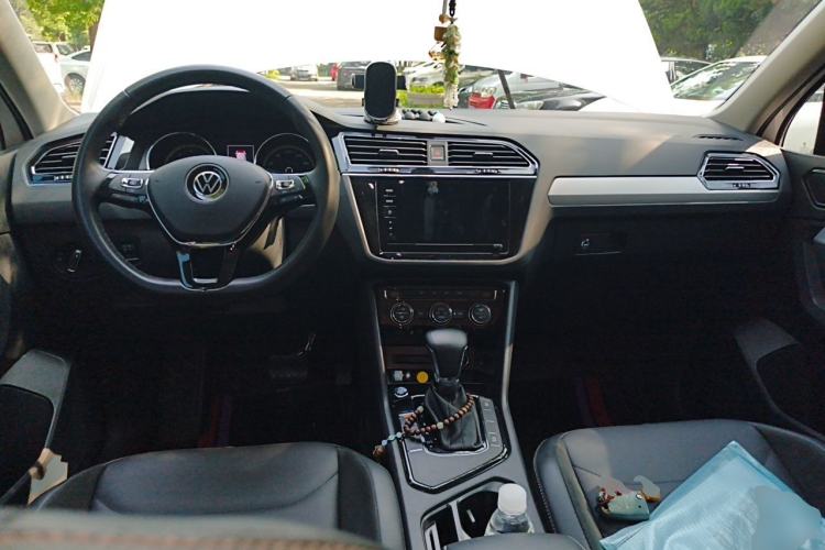 Used Volkswagen Tiguan L 2021 280TSI Automatic Two-Wheel Drive Smart Edition Center Console
