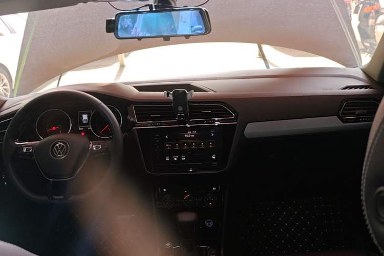 Used Volkswagen Tiguan L 2021 330TSI Automatic Two-Wheel Drive Smart Edition Center Console