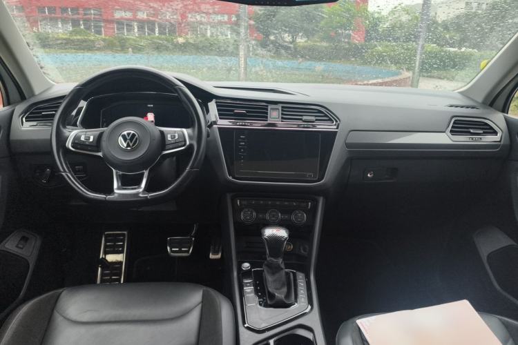 Used Volkswagen Tiguan L 2021 330TSI Automatic Two-Wheel Drive R-Line Enhanced Edition Center Console