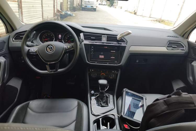 Used Volkswagen Tiguan L 2021 330TSI Automatic Two-Wheel Drive Smart Edition Center Console
