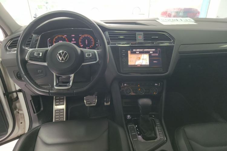 Used Volkswagen Tiguan L 2021 330TSI Automatic Two-Wheel Drive R-Line Enhanced Edition Center Console