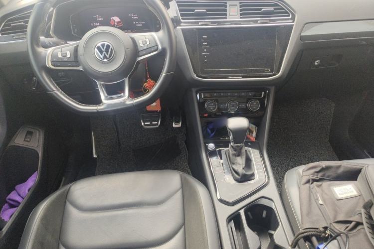 Used Volkswagen Tiguan L 2021 330TSI Automatic Two-Wheel Drive R-Line Enhanced Edition Center Console
