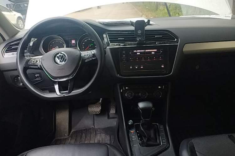 Used Volkswagen Tiguan L 2021 330TSI Automatic Two-Wheel Drive Smart Edition Center Console