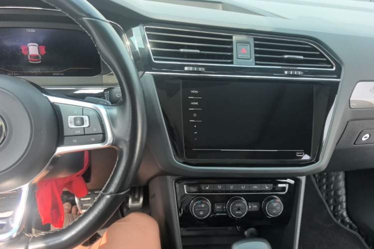 Used Volkswagen Tiguan L 2021 330TSI Automatic Two-Wheel Drive R-Line Enhanced Edition Center Console