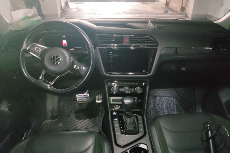 Used Volkswagen Tiguan L 2021 330TSI Automatic Two-Wheel Drive R-Line Enhanced Edition Center Console