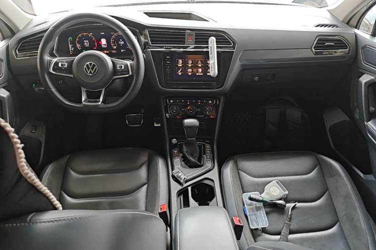Used Volkswagen Tiguan L 2021 330TSI Automatic Two-Wheel Drive R-Line Enhanced Edition Center Console