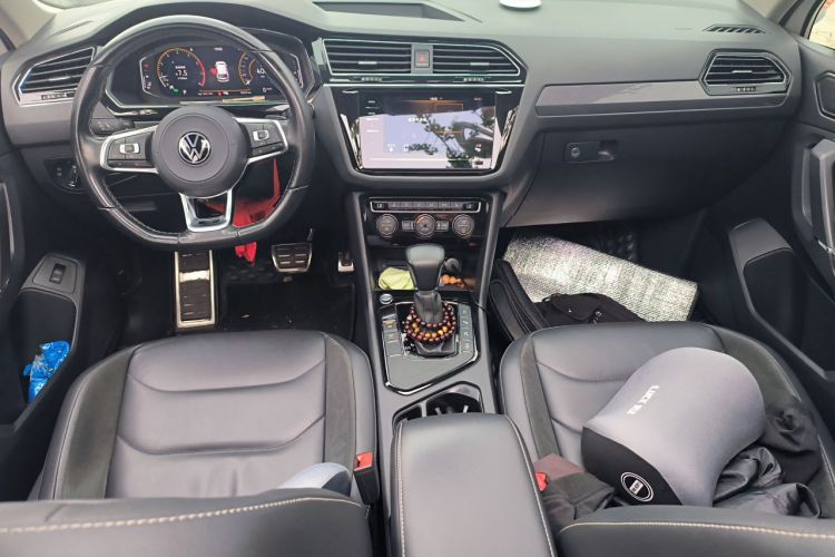 Used Volkswagen Tiguan L 2021 330TSI Automatic Two-Wheel Drive R-Line Enhanced Edition Center Console