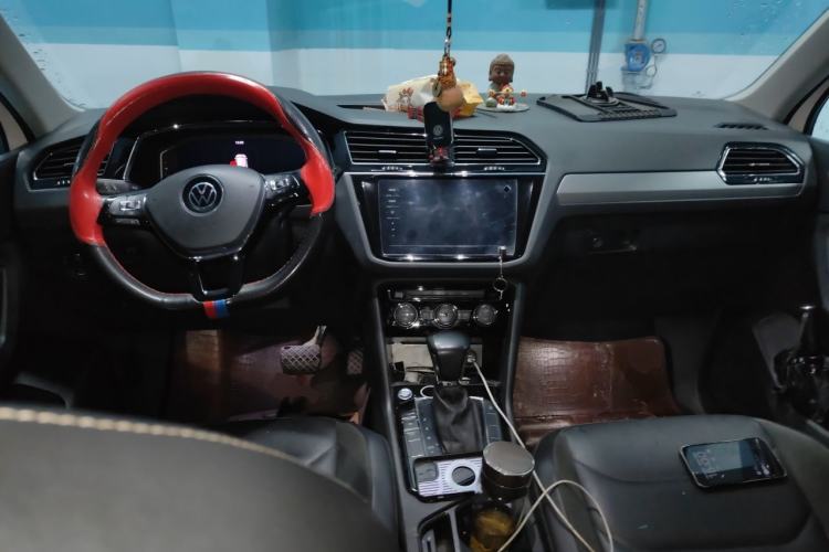 Used Volkswagen Tiguan L 2021 330TSI Automatic Two-Wheel Drive Smart Edition Center Console