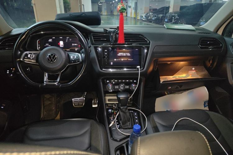 Used Volkswagen Tiguan L 2021 330TSI Automatic Two-Wheel Drive R-Line Enhanced Edition Center Console