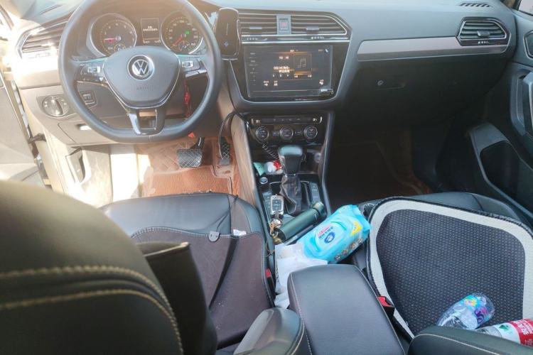 Used Volkswagen Tiguan L 2021 330TSI Automatic Two-Wheel Drive Smart Edition Center Console