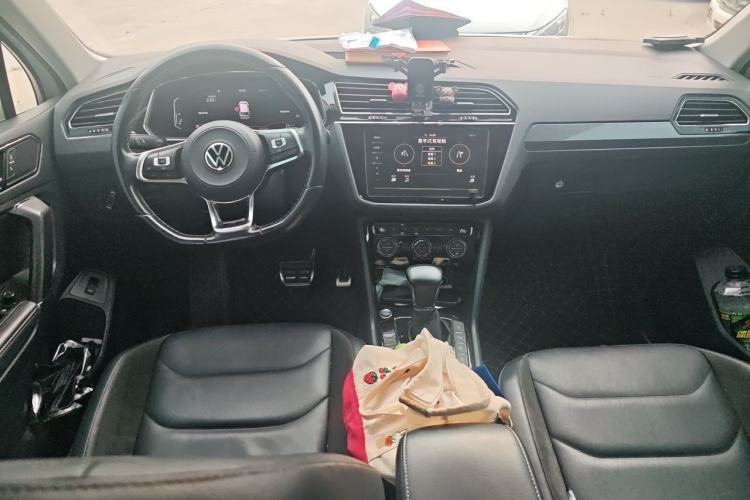 Used Volkswagen Tiguan L 2021 330TSI Automatic Two-Wheel Drive R-Line Enhanced Edition Center Console