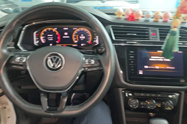Used Volkswagen Tiguan L 2021 330TSI Automatic Two-Wheel Drive Smart Edition Center Console
