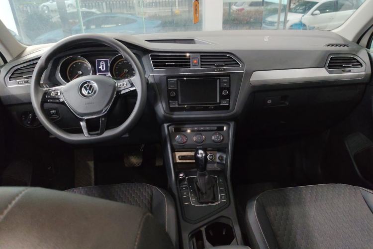 Used Volkswagen Tiguan L 2021 330TSI Automatic Two-Wheel Drive Comfort Edition Center Console