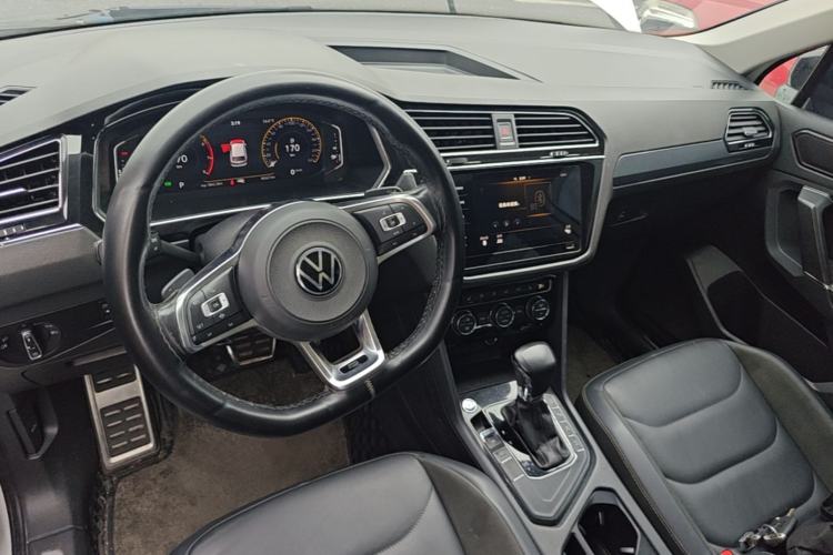 Used Volkswagen Tiguan L 2021 330TSI Automatic Two-Wheel Drive R-Line Enhanced Edition Center Console