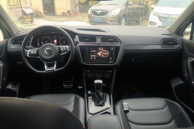 Used Volkswagen Tiguan L 2021 330TSI Automatic Two-Wheel Drive R-Line Enhanced Edition Center Console