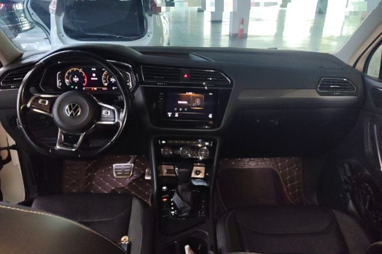 Used Volkswagen Tiguan L 2021 330TSI Automatic Two-Wheel Drive R-Line Enhanced Edition Center Console