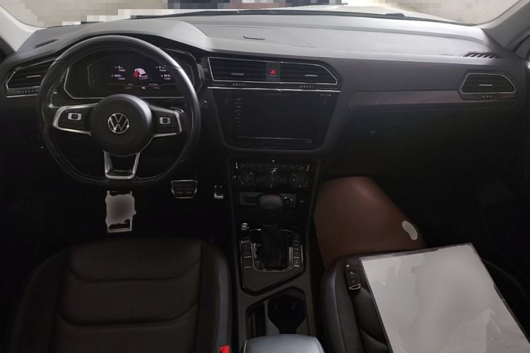 Used Volkswagen Tiguan L 2021 330TSI Automatic Two-Wheel Drive R-Line Enhanced Edition Center Console