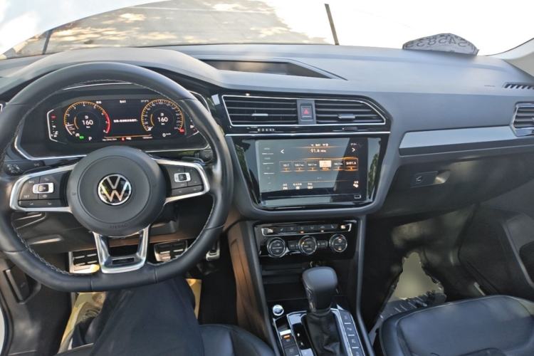 Used Volkswagen Tiguan L 2021 330TSI Automatic Two-Wheel Drive R-Line Enhanced Edition Center Console