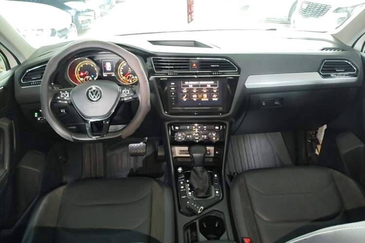 Used Volkswagen Tiguan L 2021 330TSI Automatic Two-Wheel Drive Smart Edition Center Console