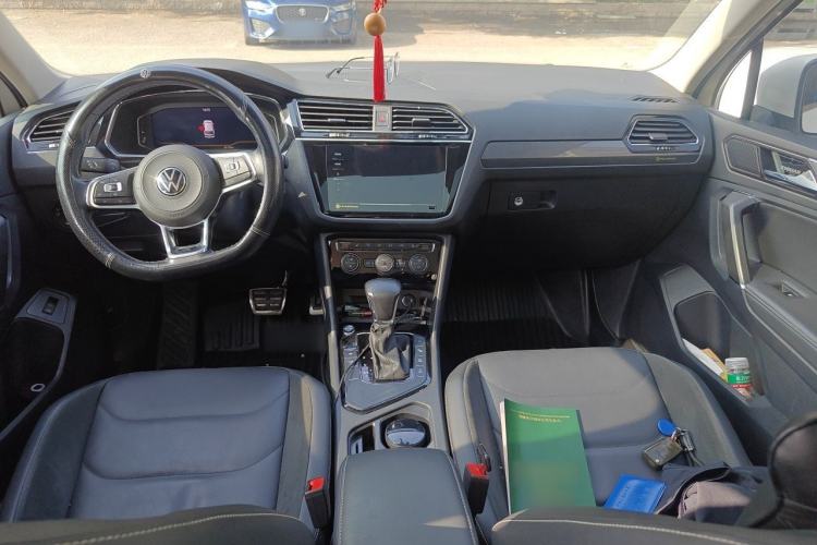 Used Volkswagen Tiguan L 2021 330TSI Automatic Two-Wheel Drive R-Line Enhanced Edition Center Console