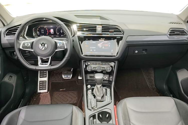 Used Volkswagen Tiguan L 2021 330TSI Automatic Two-Wheel Drive R-Line Enhanced Edition Center Console