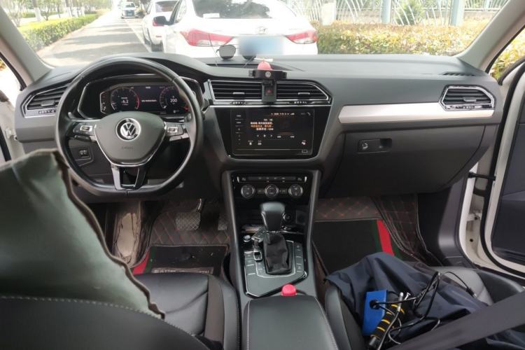 Used Volkswagen Tiguan L 2021 330TSI Automatic Two-Wheel Drive Smart Edition Center Console