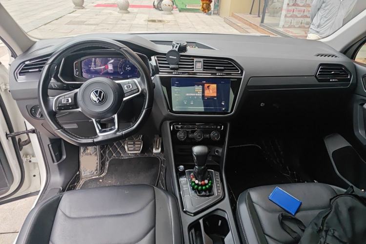 Used Volkswagen Tiguan L 2021 330TSI Automatic Two-Wheel Drive R-Line Enhanced Edition Center Console