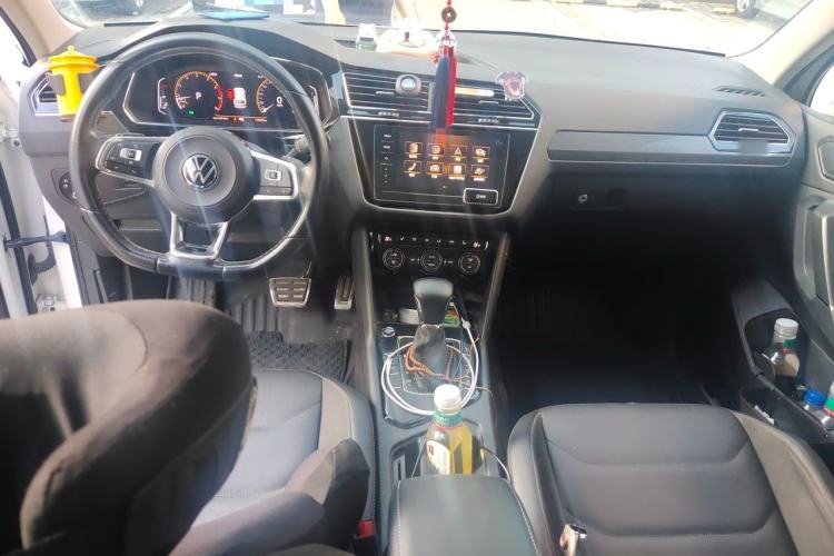 Used Volkswagen Tiguan L 2021 330TSI Automatic Two-Wheel Drive R-Line Enhanced Edition Center Console