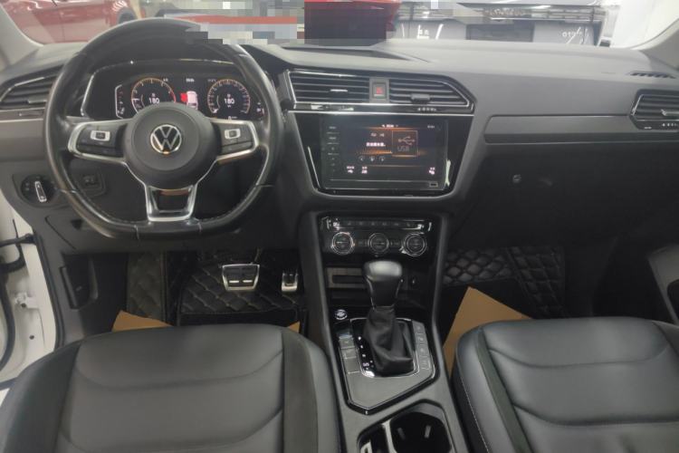 Used Volkswagen Tiguan L 2021 330TSI Automatic Two-Wheel Drive R-Line Enhanced Edition Center Console