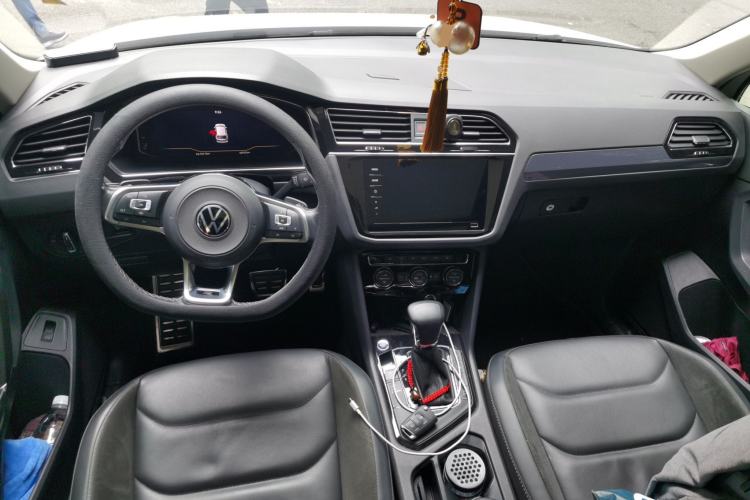 Used Volkswagen Tiguan L 2021 330TSI Automatic Two-Wheel Drive R-Line Enhanced Edition Center Console