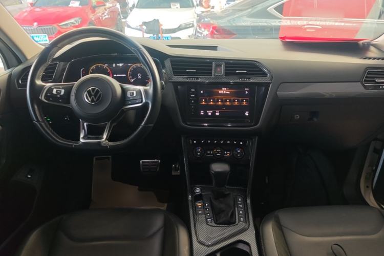 Used Volkswagen Tiguan L 2021 330TSI Automatic Two-Wheel Drive R-Line Enhanced Edition Center Console