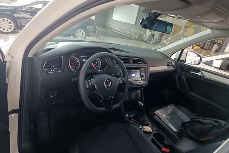 Used Volkswagen Tiguan L 2021 330TSI Automatic Two-Wheel Drive Comfort Edition Center Console
