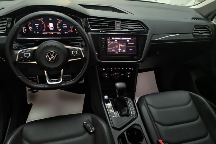 Used Volkswagen Tiguan L 2021 330TSI Automatic Two-Wheel Drive R-Line Enhanced Edition Center Console