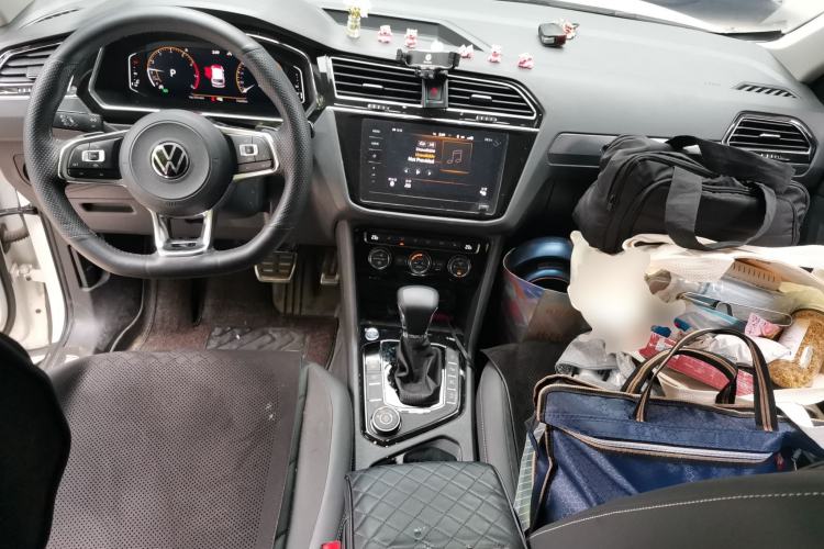 Used Volkswagen Tiguan L 2021 380TSI Automatic All-Wheel Drive R-Line Comfort Plus 7-Seater Center Console