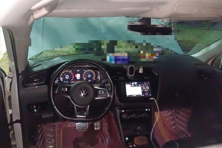 Used Volkswagen Tiguan L 2021 330TSI Automatic Two-Wheel Drive R-Line Enhanced Edition Center Console