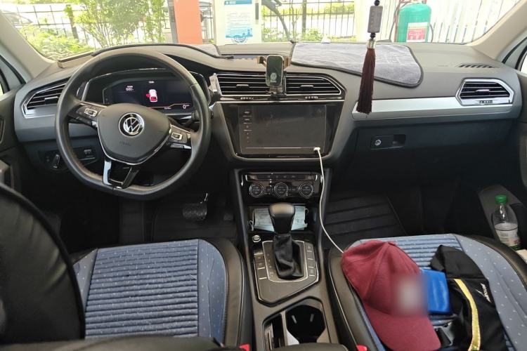 Used Volkswagen Tiguan L 2021 330TSI Automatic Two-Wheel Drive Smart Edition Center Console