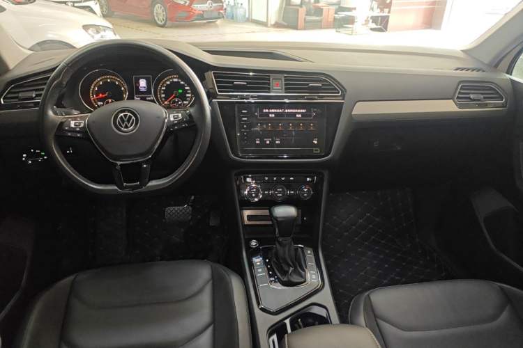 Used Volkswagen Tiguan L 2021 330TSI Automatic Two-Wheel Drive Smart Edition Center Console