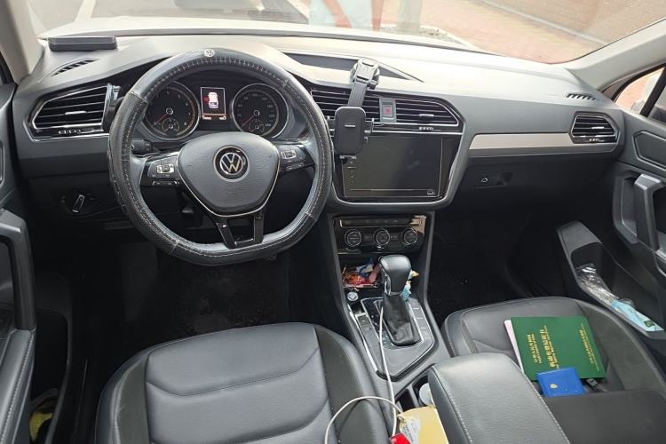 Used Volkswagen Tiguan L 2021 330TSI Automatic Two-Wheel Drive Smart Edition Center Console