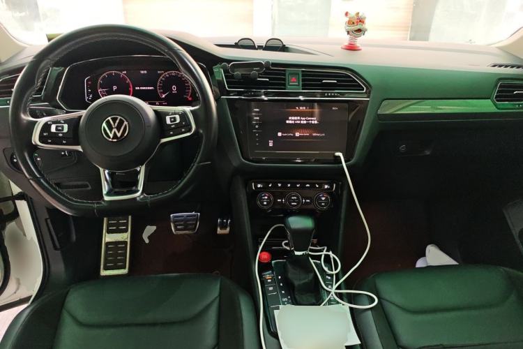 Used Volkswagen Tiguan L 2021 330TSI Automatic Two-Wheel Drive R-Line Enhanced Edition Center Console