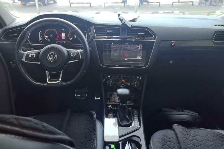 Used Volkswagen Tiguan L 2021 330TSI Automatic Two-Wheel Drive R-Line Enhanced Edition Center Console