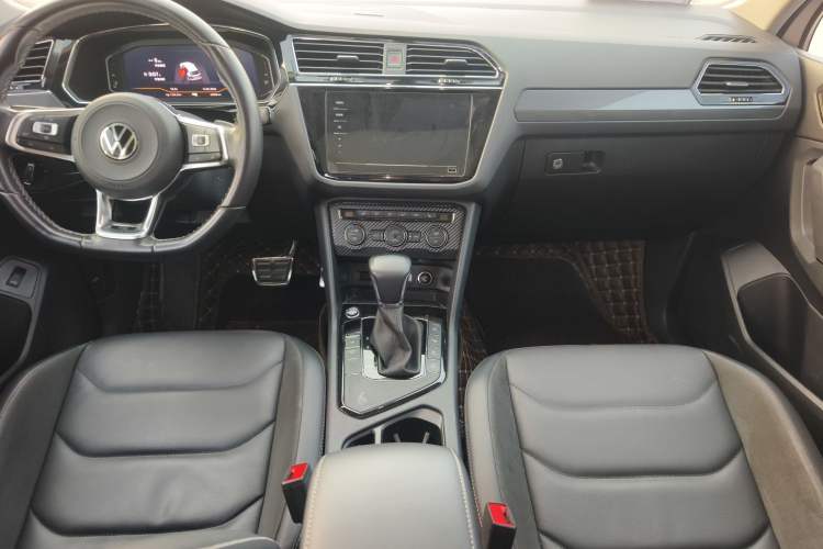 Used Volkswagen Tiguan L 2021 330TSI Automatic Two-Wheel Drive R-Line Enhanced Edition Center Console
