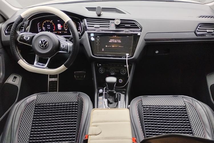 Used Volkswagen Tiguan L 2021 330TSI Automatic Two-Wheel Drive R-Line Enhanced Edition Center Console