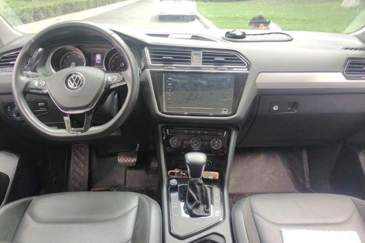 Used Volkswagen Tiguan L 2021 330TSI Automatic Two-Wheel Drive Smart Edition Center Console