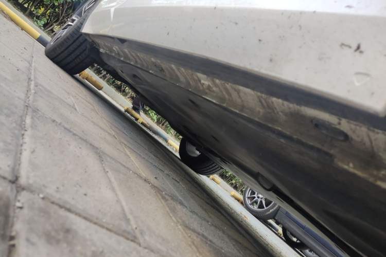 Used Volkswagen Tiguan L 2021 330TSI Automatic Two-Wheel Drive R-Line Enhanced Edition Chassis Front Right
