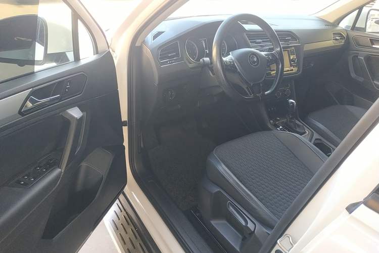 Used Volkswagen Tiguan L 2021 280TSI Automatic Two-Wheel Drive Comfort Edition – Low-Trim Version Driver Seat