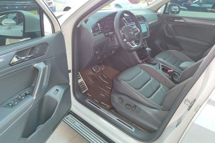 Used Volkswagen Tiguan L 2021 330TSI Automatic Two-Wheel Drive R-Line Flagship Edition Driver Seat
