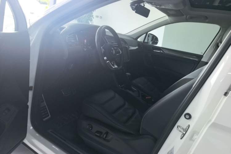 Used Volkswagen Tiguan L 2021 330TSI Automatic Two-Wheel Drive R-Line Enhanced Edition Driver Seat