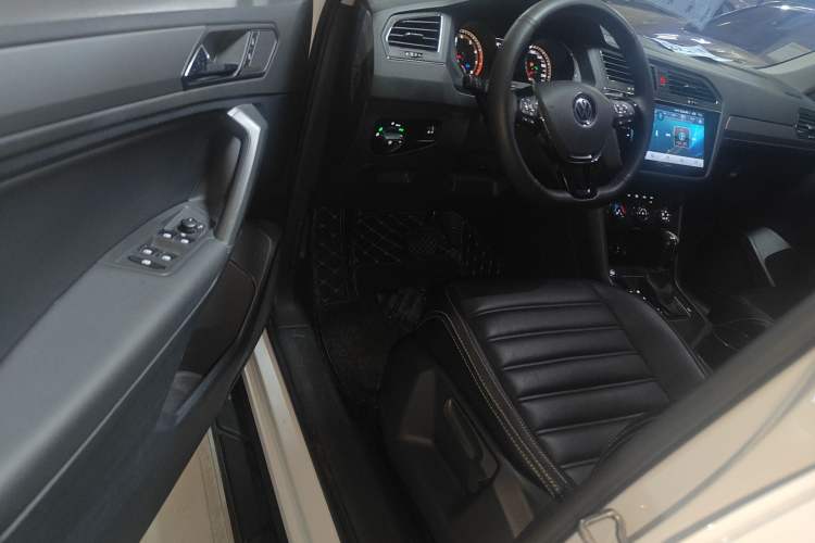 Used Volkswagen Tiguan L 2021 280TSI Automatic Two-Wheel Drive Comfort Edition – Low-Trim Version Driver Seat